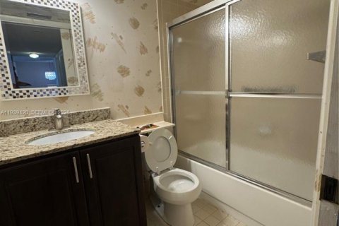 Купить кондоминиум в Тамарак, Флорида 2 спальни, 117.99м2, № 1997421 - фото 13