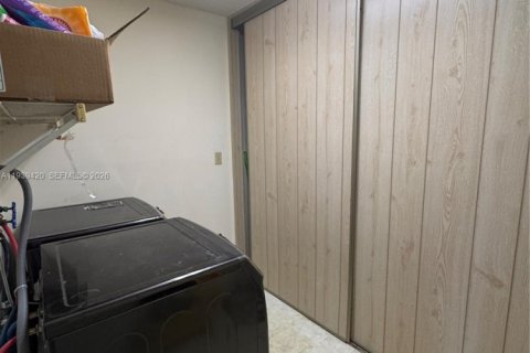 Купить кондоминиум в Тамарак, Флорида 2 спальни, 117.99м2, № 1997421 - фото 15