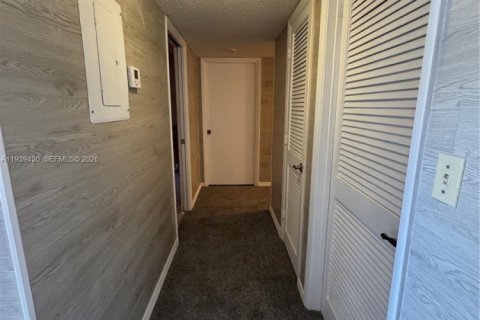 Купить кондоминиум в Тамарак, Флорида 2 спальни, 117.99м2, № 1997421 - фото 17