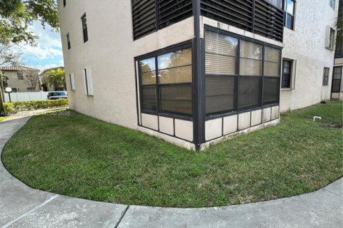 Купить кондоминиум в Тамарак, Флорида 2 спальни, 117.99м2, № 1997421 - фото 22