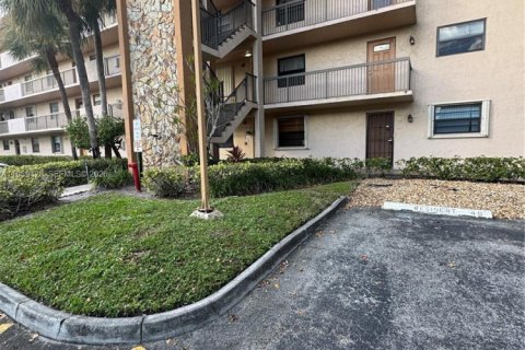 Купить кондоминиум в Тамарак, Флорида 2 спальни, 117.99м2, № 1997421 - фото 2