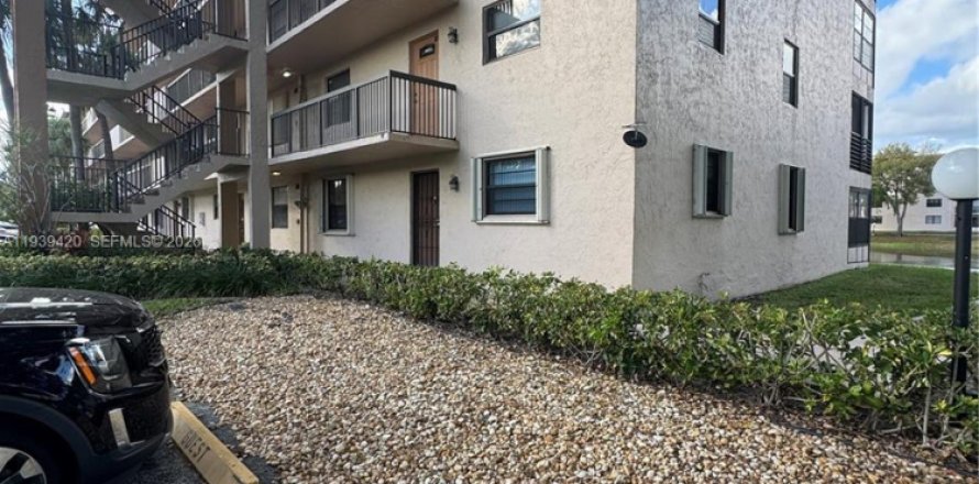 Кондоминиум с 2 спальнями в Тамарак, Флорида № 1997421