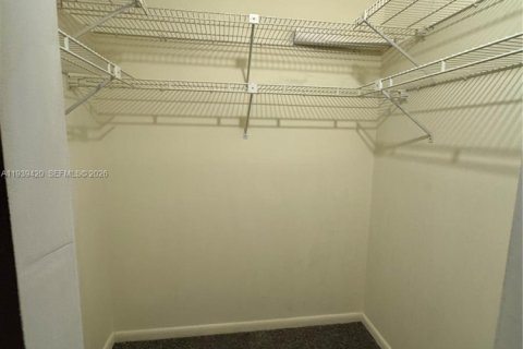 Купить кондоминиум в Тамарак, Флорида 2 спальни, 117.99м2, № 1997421 - фото 12