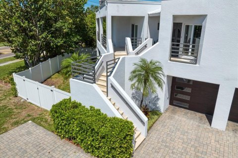 House in Belleair Beach, Florida 4 bedrooms, 408.12 sq.m. № 2208885 - photo 11