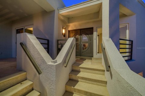 House in Belleair Beach, Florida 4 bedrooms, 408.12 sq.m. № 2208885 - photo 13
