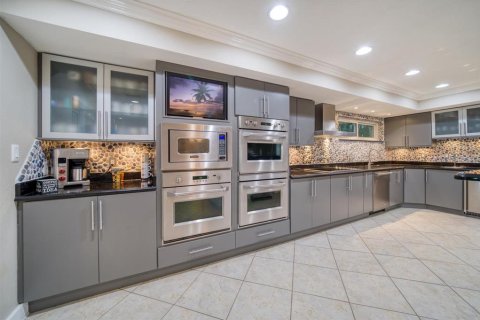 House in Belleair Beach, Florida 4 bedrooms, 408.12 sq.m. № 2208885 - photo 26
