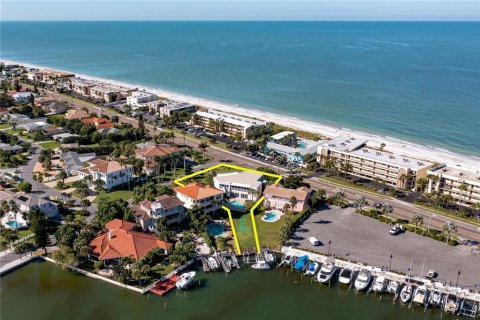 House in Belleair Beach, Florida 4 bedrooms, 408.12 sq.m. № 2208885 - photo 3