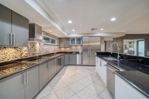 House in Belleair Beach, Florida 4 bedrooms, 408.12 sq.m. № 2208885 - photo 23