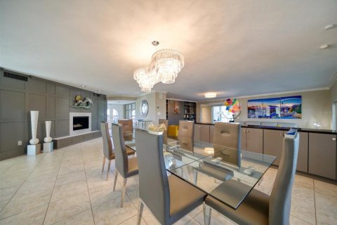 House in Belleair Beach, Florida 4 bedrooms, 408.12 sq.m. № 2208885 - photo 22