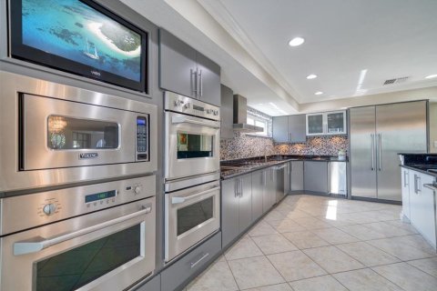 House in Belleair Beach, Florida 4 bedrooms, 408.12 sq.m. № 2208885 - photo 27