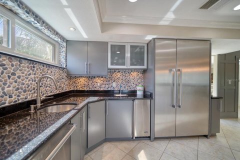 House in Belleair Beach, Florida 4 bedrooms, 408.12 sq.m. № 2208885 - photo 28