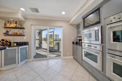 House in Belleair Beach, Florida 4 bedrooms, 408.12 sq.m. № 2208885 - photo 29
