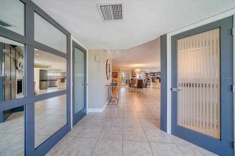 House in Belleair Beach, Florida 4 bedrooms, 408.12 sq.m. № 2208885 - photo 16