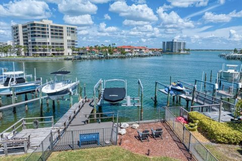 House in Belleair Beach, Florida 4 bedrooms, 408.12 sq.m. № 2208885 - photo 8