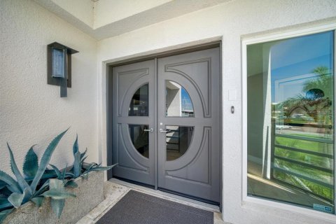 House in Belleair Beach, Florida 4 bedrooms, 408.12 sq.m. № 2208885 - photo 14