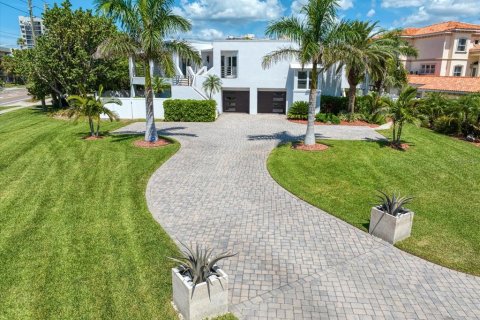 House in Belleair Beach, Florida 4 bedrooms, 408.12 sq.m. № 2208885 - photo 2