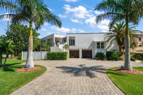 House in Belleair Beach, Florida 4 bedrooms, 408.12 sq.m. № 2208885 - photo 10