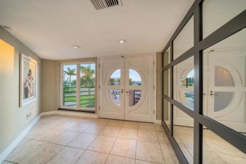 House in Belleair Beach, Florida 4 bedrooms, 408.12 sq.m. № 2208885 - photo 15