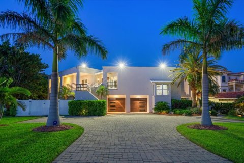 House in Belleair Beach, Florida 4 bedrooms, 408.12 sq.m. № 2208885