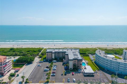 Condominio en Cocoa Beach, Florida, 2 dormitorios  № 2105195