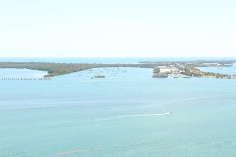 Condominio en alquiler en Miami, Florida, 2 dormitorios, 160.72 m2 № 1701967 - foto 3