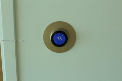 Condominio en alquiler en Miami, Florida, 2 dormitorios, 160.72 m2 № 1701967 - foto 18