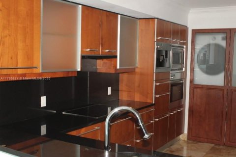 Condominio en alquiler en Miami, Florida, 2 dormitorios, 160.72 m2 № 1701967 - foto 22