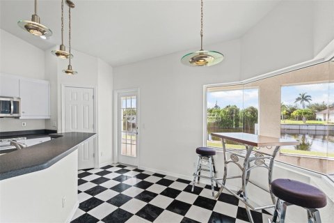 House in Port Charlotte, Florida 2 bedrooms, 153.57 sq.m. № 1908216 - photo 8