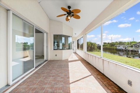 House in Port Charlotte, Florida 2 bedrooms, 153.57 sq.m. № 1908216 - photo 18