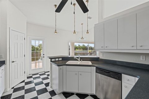 House in Port Charlotte, Florida 2 bedrooms, 153.57 sq.m. № 1908216 - photo 12