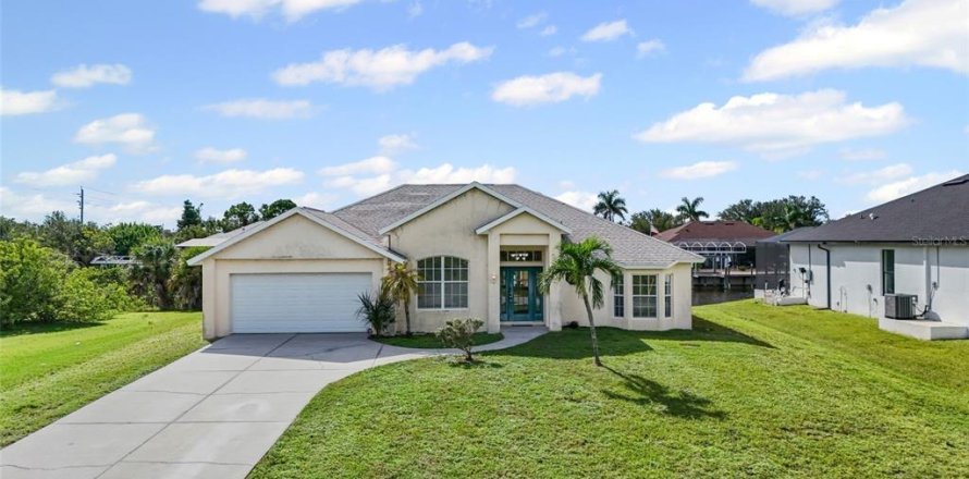 House in Port Charlotte, Florida 2 bedrooms, 153.57 sq.m. № 1908216