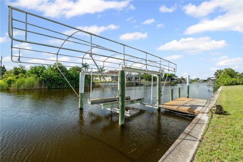 House in Port Charlotte, Florida 2 bedrooms, 153.57 sq.m. № 1908216 - photo 3