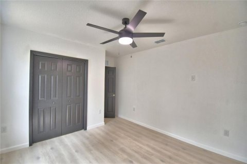 House in Avon Park, Florida 4 bedrooms, 205.87 sq.m. № 2096330 - photo 15