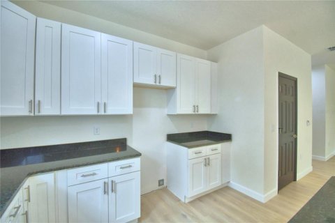 House in Avon Park, Florida 4 bedrooms, 205.87 sq.m. № 2096330 - photo 10