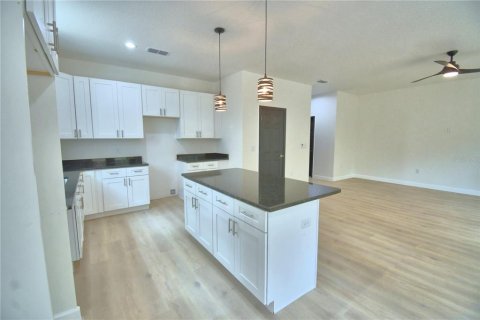 House in Avon Park, Florida 4 bedrooms, 205.87 sq.m. № 2096330 - photo 11