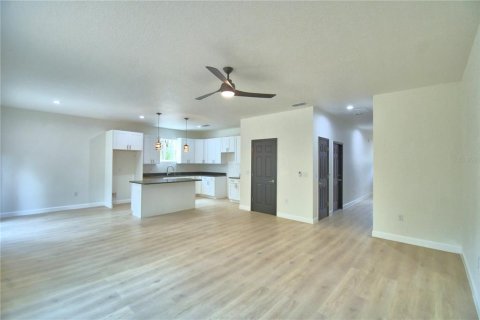 House in Avon Park, Florida 4 bedrooms, 205.87 sq.m. № 2096330 - photo 12