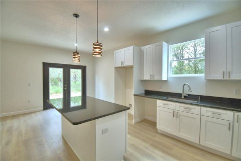 House in Avon Park, Florida 4 bedrooms, 205.87 sq.m. № 2096330 - photo 9