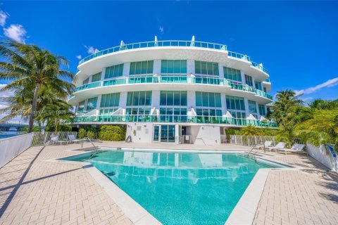 Copropriété à louer à Miami Beach, Floride: 2 chambres, 136.29 m2 № 1951289 - photo 1