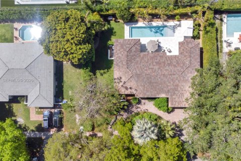 House in Coral Gables, Florida 3 bedrooms, 175.59 sq.m. № 2066792 - photo 30