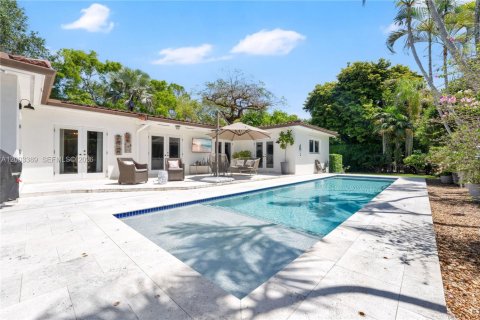 House in Coral Gables, Florida 3 bedrooms, 175.59 sq.m. № 2066792 - photo 19