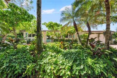 House in Coral Gables, Florida 3 bedrooms, 175.59 sq.m. № 2066792 - photo 28
