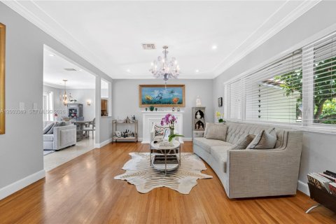 House in Coral Gables, Florida 3 bedrooms, 175.59 sq.m. № 2066792 - photo 3