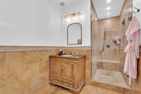 House in Coral Gables, Florida 3 bedrooms, 175.59 sq.m. № 2066792 - photo 14