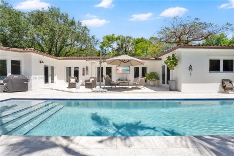 House in Coral Gables, Florida 3 bedrooms, 175.59 sq.m. № 2066792 - photo 20