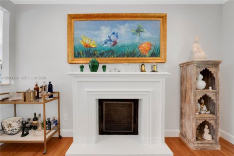 House in Coral Gables, Florida 3 bedrooms, 175.59 sq.m. № 2066792 - photo 5