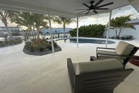 House in Treasure Island, Florida 3 bedrooms, 173.45 sq.m. № 2108998 - photo 16