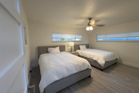 House in Treasure Island, Florida 3 bedrooms, 173.45 sq.m. № 2108998 - photo 10