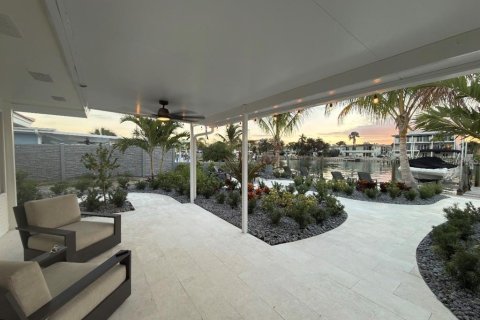 House in Treasure Island, Florida 3 bedrooms, 173.45 sq.m. № 2108998 - photo 15