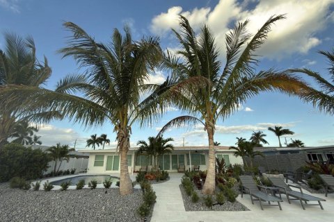 House in Treasure Island, Florida 3 bedrooms, 173.45 sq.m. № 2108998 - photo 14