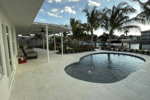 House in Treasure Island, Florida 3 bedrooms, 173.45 sq.m. № 2108998 - photo 2